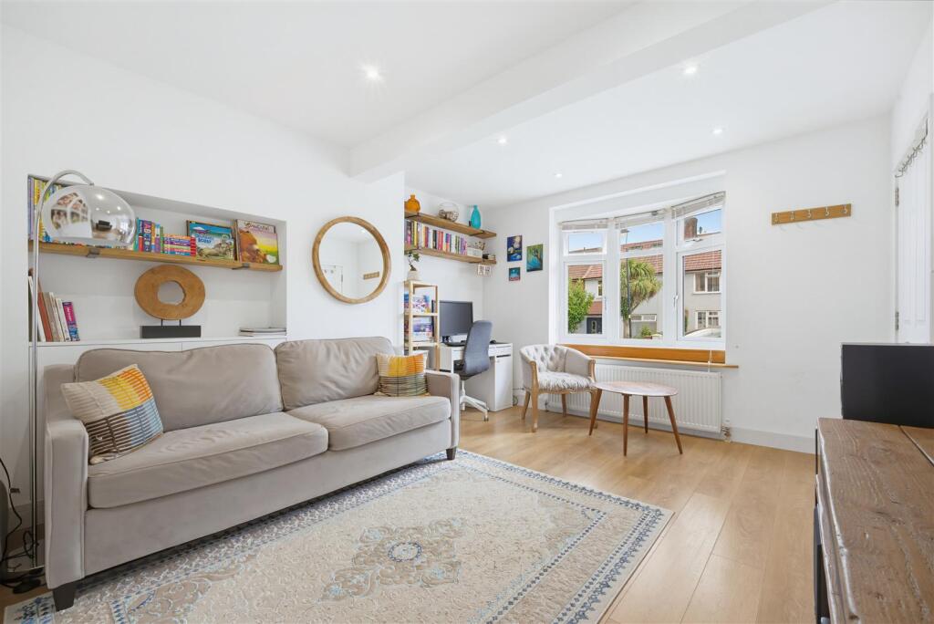 House in London - View 2