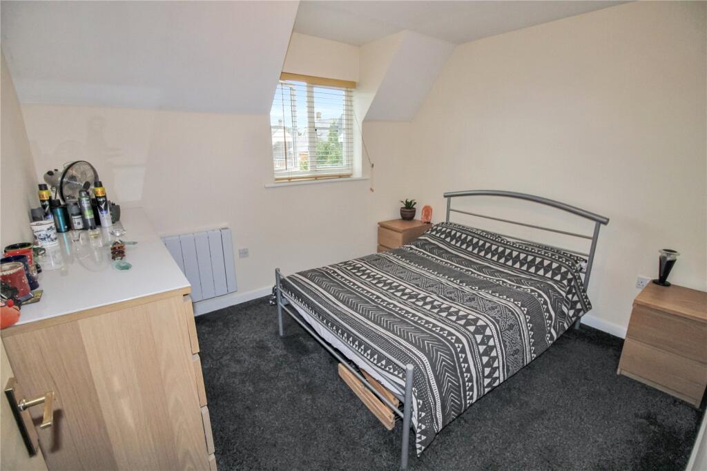 Apartment in Swindon - View 5