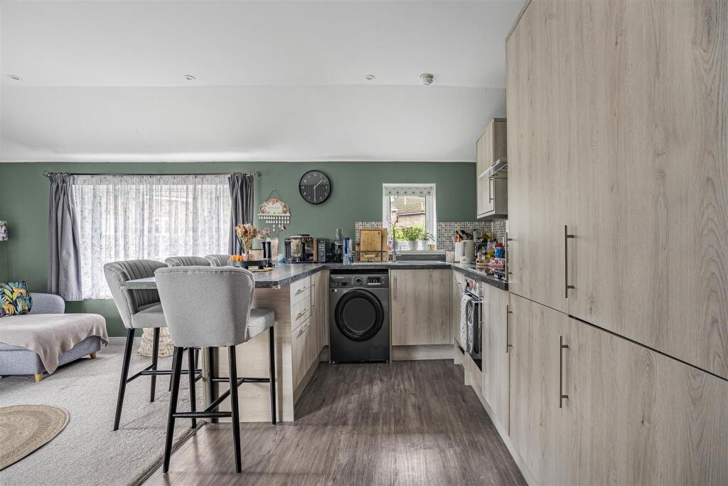 Apartment in East Hampshire, Cold Ash Hill, Bramshott and Liphook - View 3