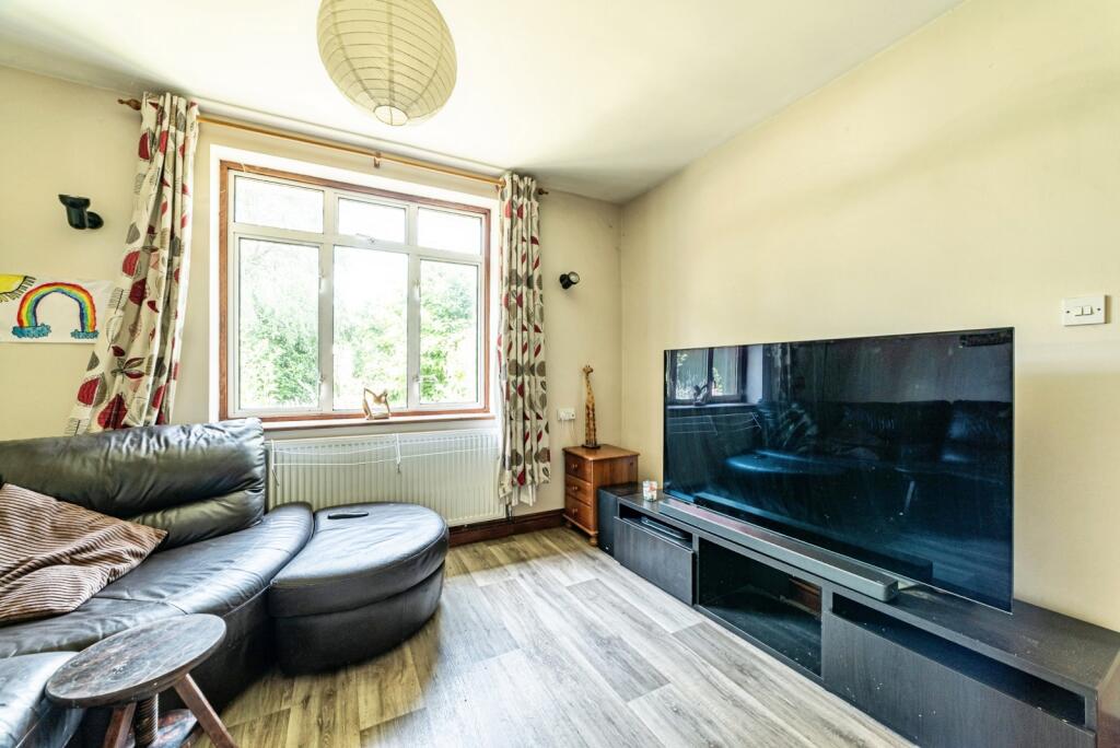 Aldermaston Road, TADLEY, Hampshire, RG26 - More