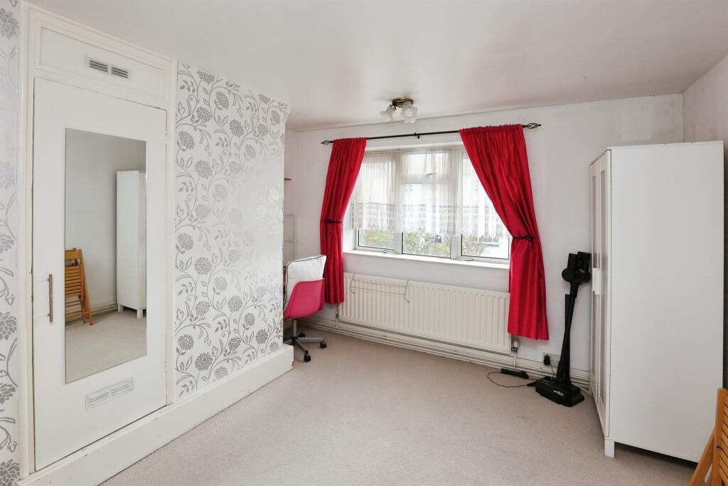 Apartment in Southampton - More