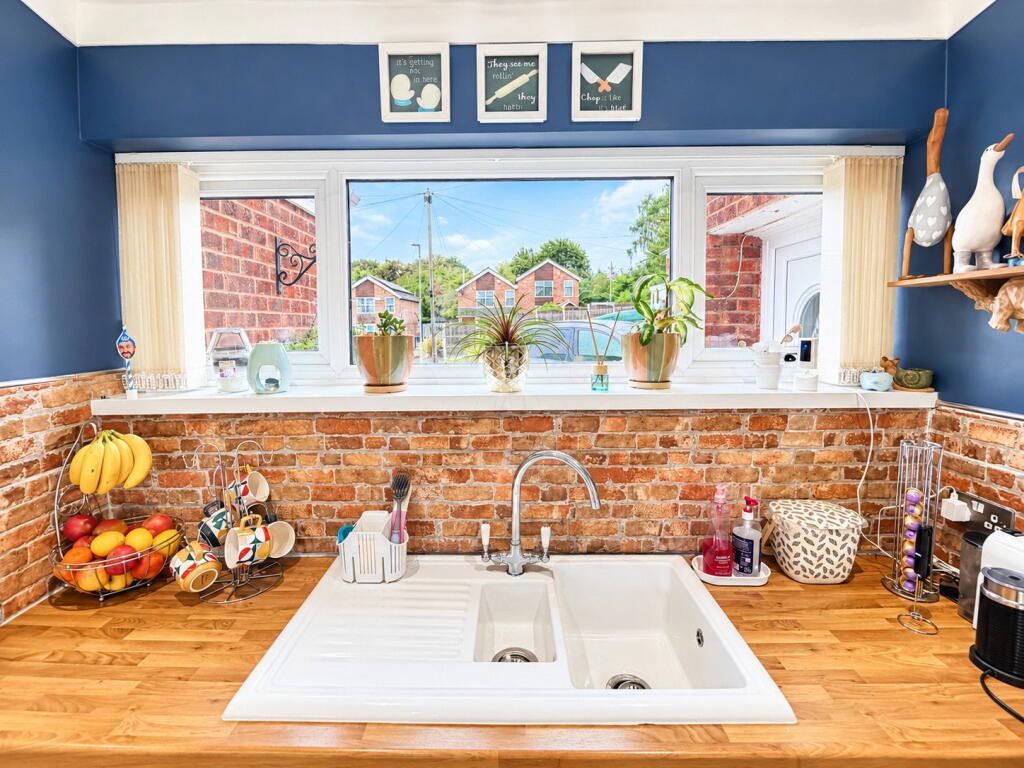 House in Dudley, West Midlands - More