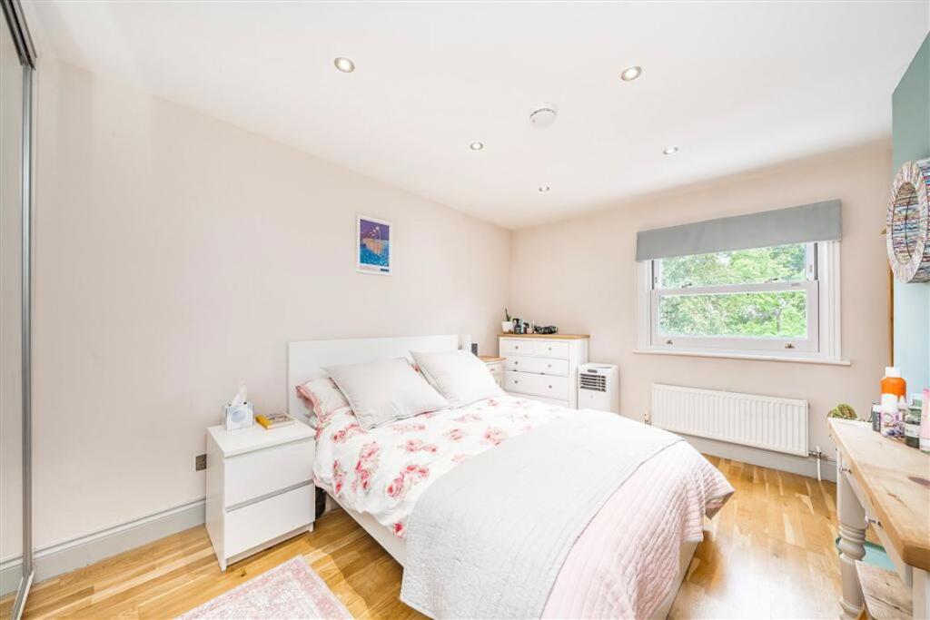 Apartment in London, Greenwich Town Centre, East Greenwich - View 4