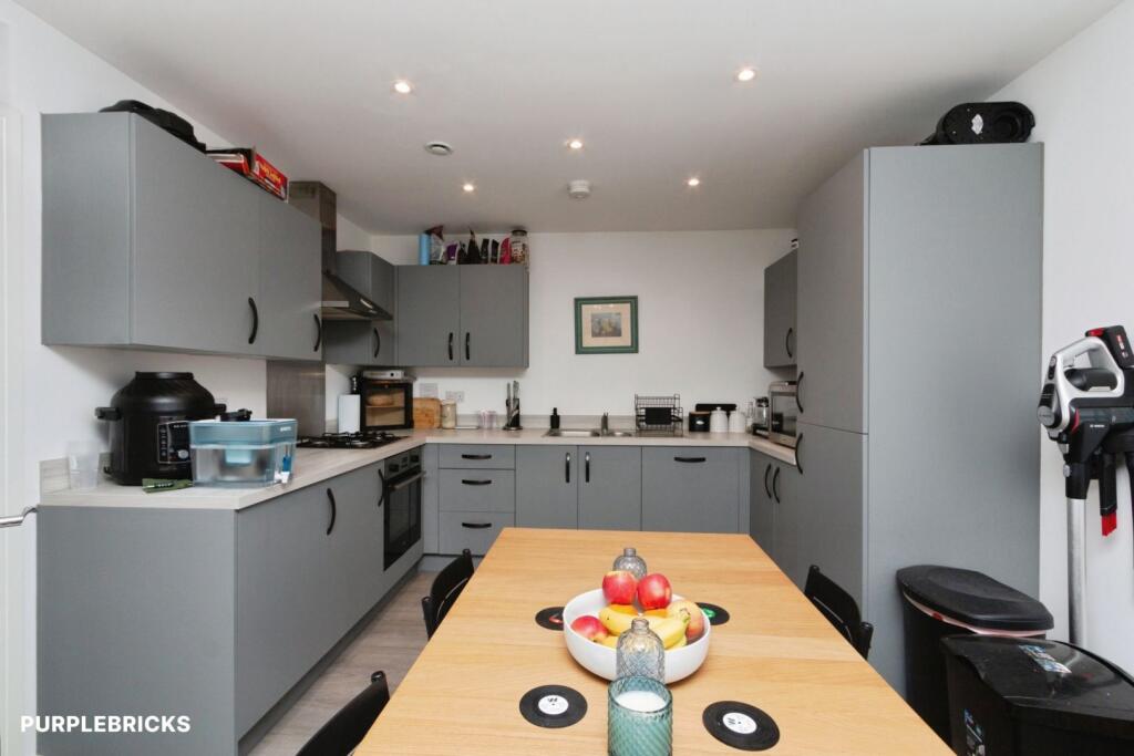 Moorfield Place, Farnborough, GU14 photo 3