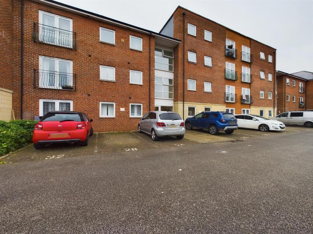 2-bed flat on Sutton Terrace, Haven Village, Boston, £92,500
