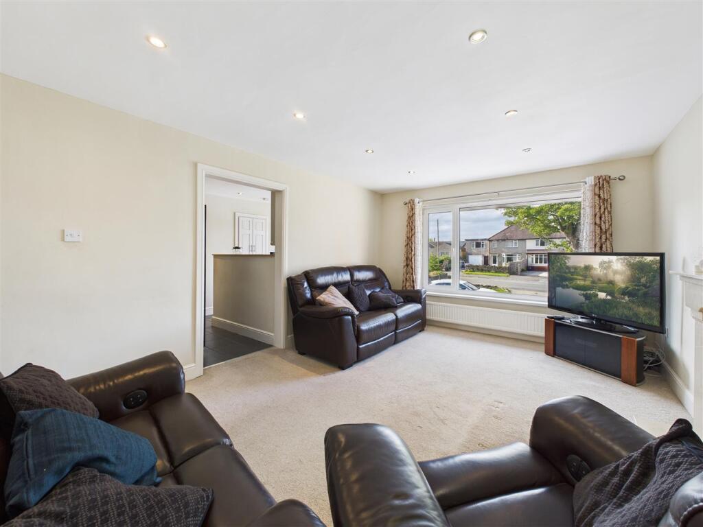 Apartment in Chesterfield, Brampton - View 4