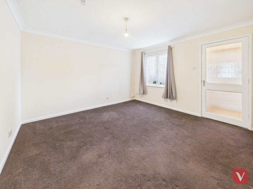 Apartment in Luton - View 5