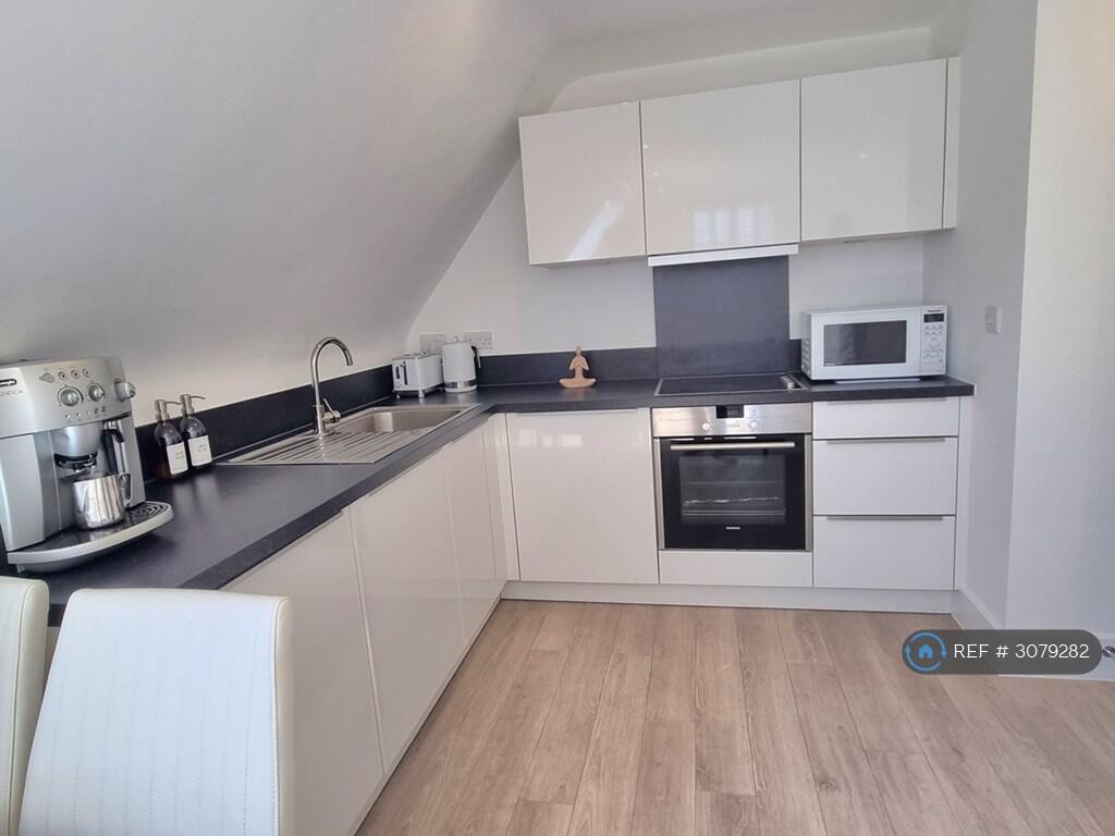 Apartment in Harrow - View 3