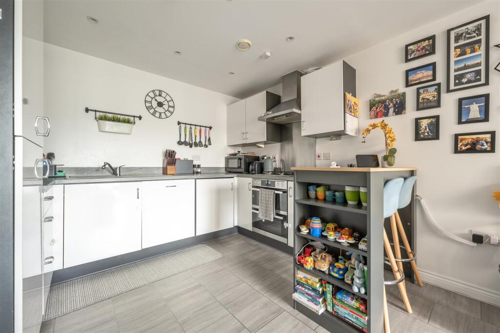 Chigwell Road, South Woodford - View 4