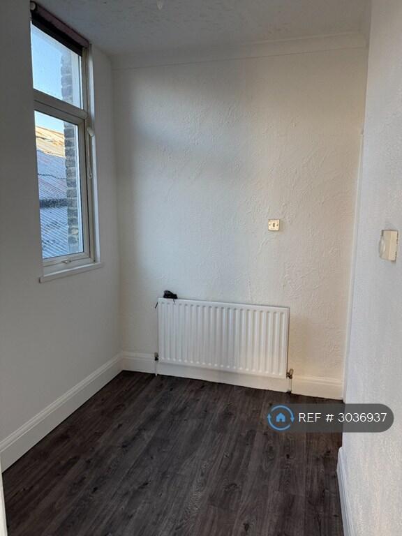 Apartment in Southend-on-Sea, Leigh-on-Sea - View 5