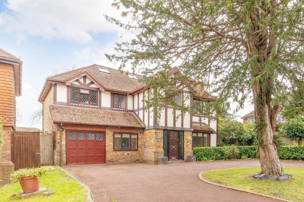 Main image of property: Royal Avenue, New Malden, Worcester Park, KT4