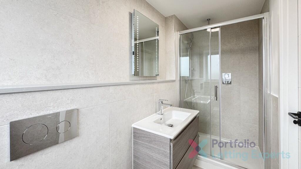 Additional image 8 of Luxury 3 Bed Penthouse | Brand New Building | Parking, Balcony & High-Spec Finishes - The Avebury