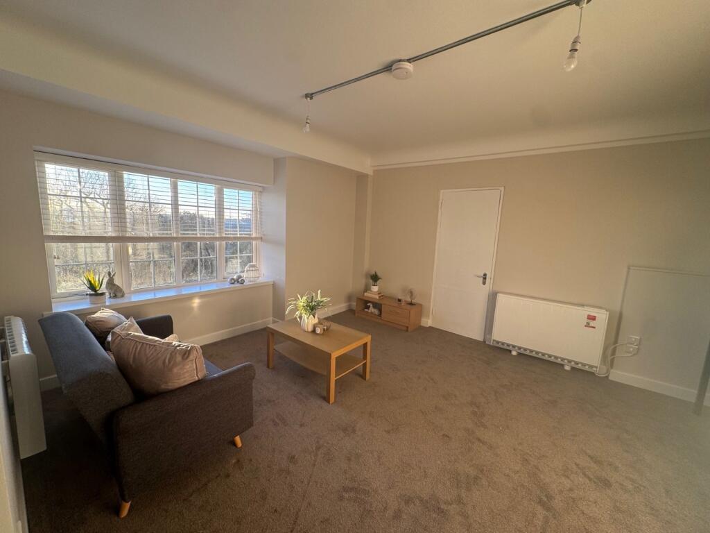 Apartment in Southampton - View 4