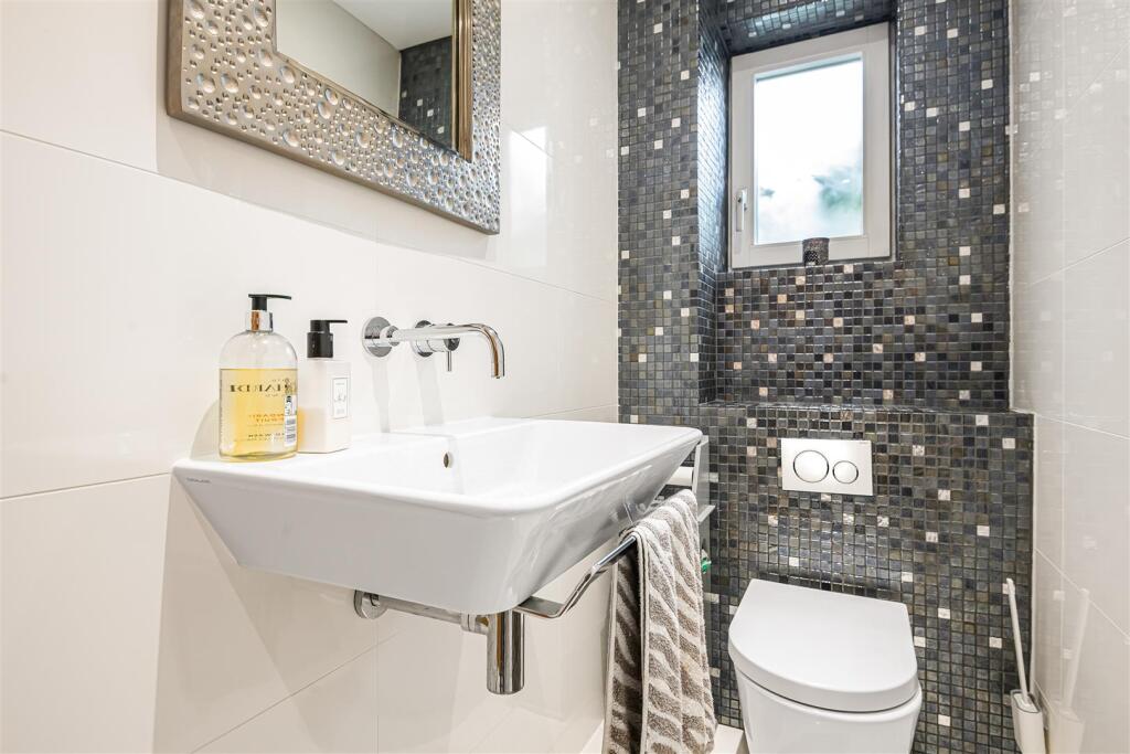 House in East Hertfordshire, Hertford Heath - More