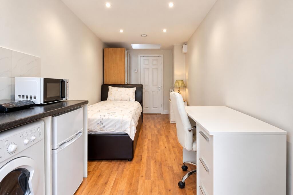 Apartment in Twickenham - View 4