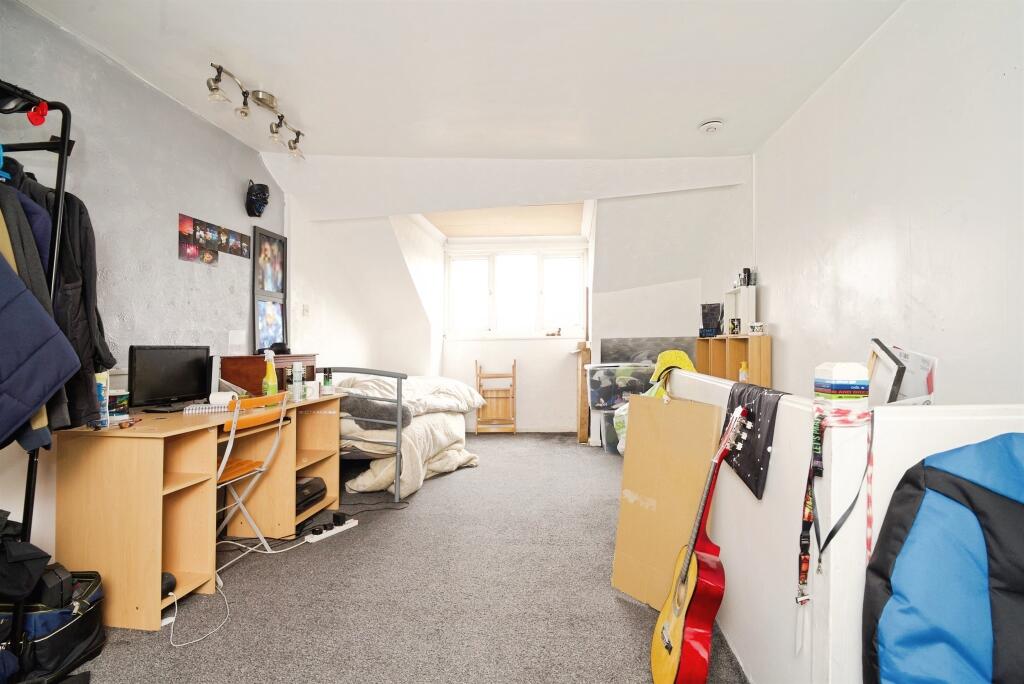 House in Barnsley, South Yorkshire - More