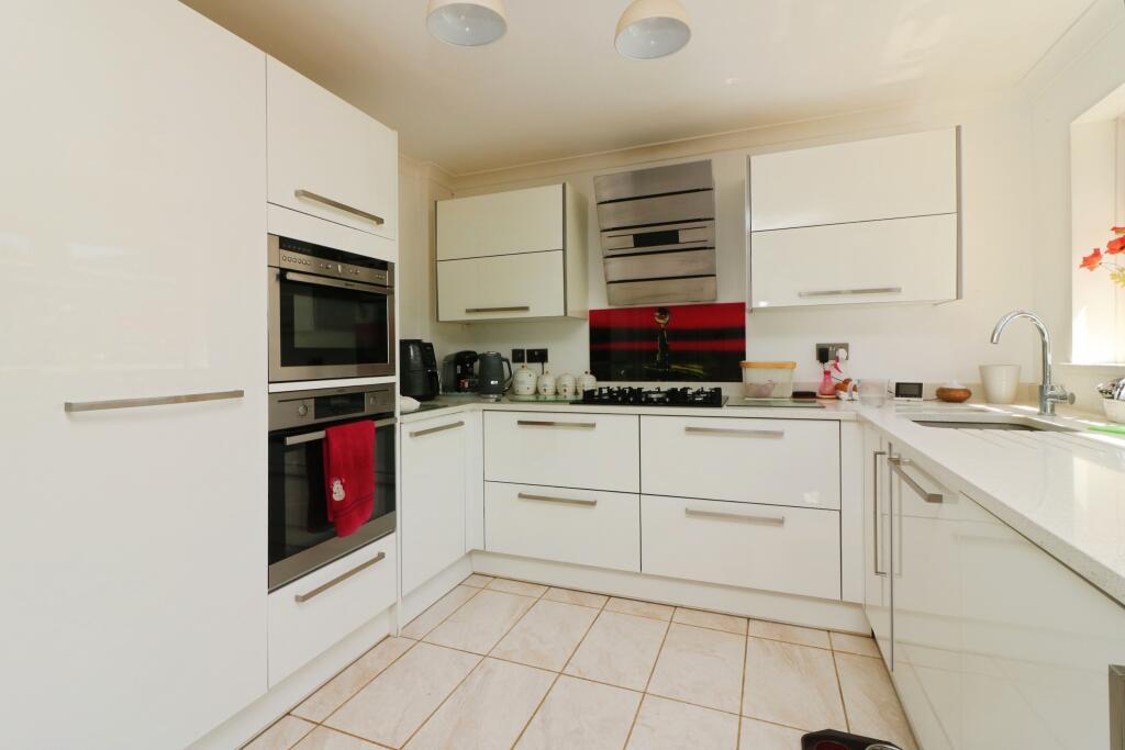 Howlands, Welwyn Garden City, AL7 photo 3