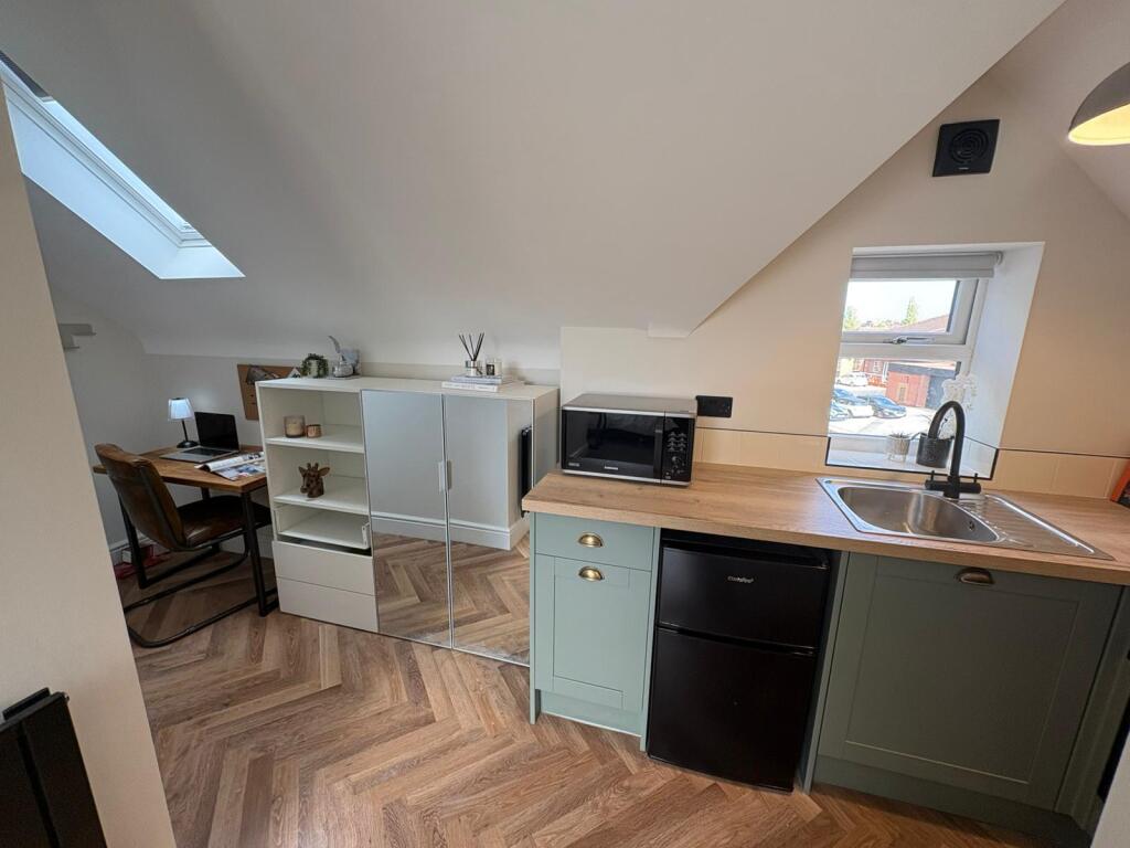 Main image of property: S5 U 71 Raddlebarn Road, Selly Oak, West Midlands, B29