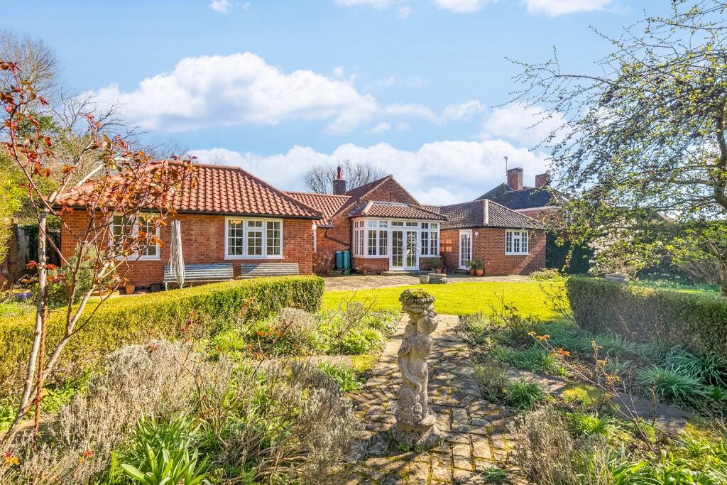 Additional image 3 of High Oaks Road, West Side, Welwyn Garden City, Hertfordshire, AL8