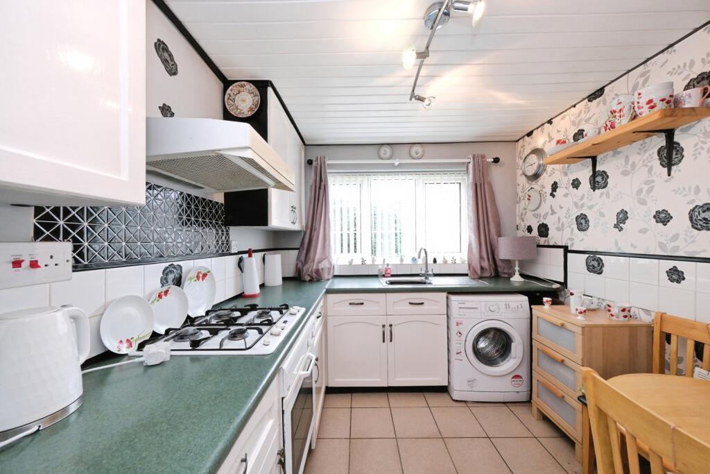 House in Mansfield, Warsop - More