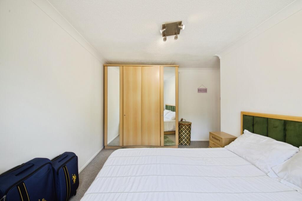 Apartment in Romford - View 4