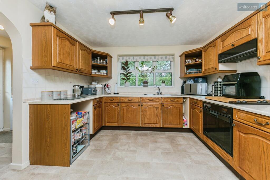 Charlcote Crescent, Crewe, Cheshire, CW2 photo 4