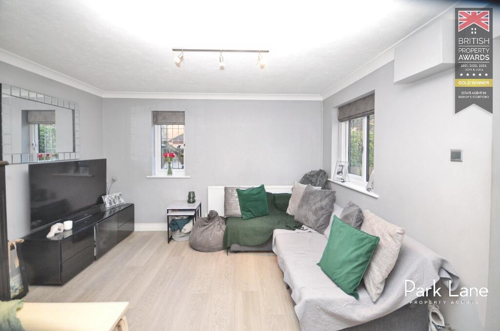 Cromwell Close, Bishop's Stortford, Hertfordshire, CM23 photo 4
