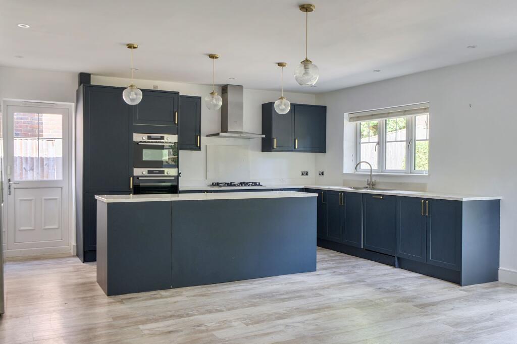 House in Epsom, Nork - More