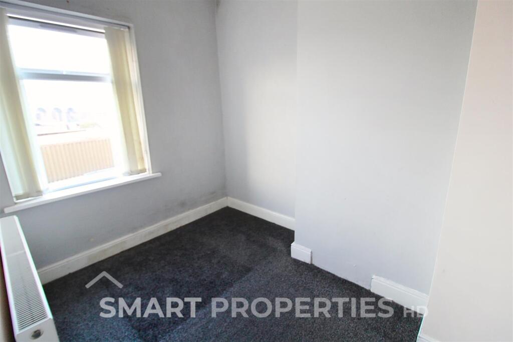 House in Huddersfield - View 4