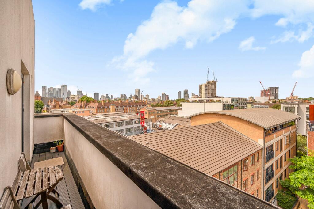 Apartment in London - More