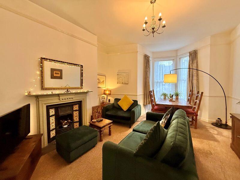 Lisson Grove, Mutley, Plymouth. Modern one bedroom ground floor flat with a garden a short distance from Mutley Plain.  photo 2