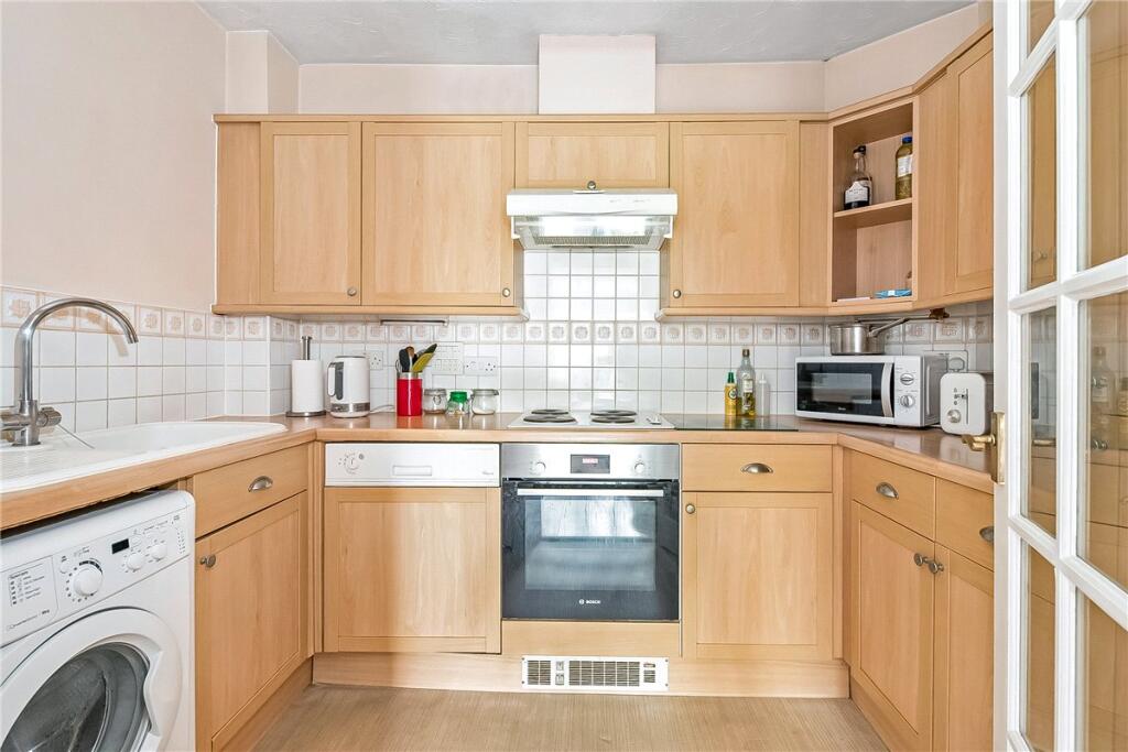 Apartment in Sunbury-on-Thames, Surrey - View 5