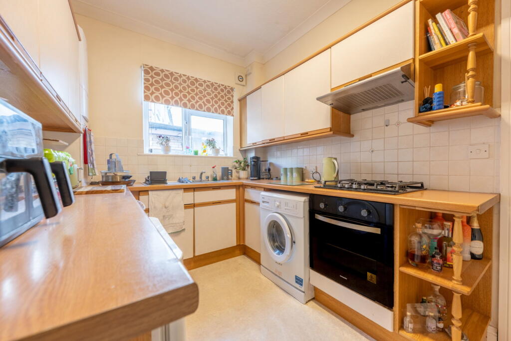 Apartment in Netley Abbey, Southampton, Hound - View 5
