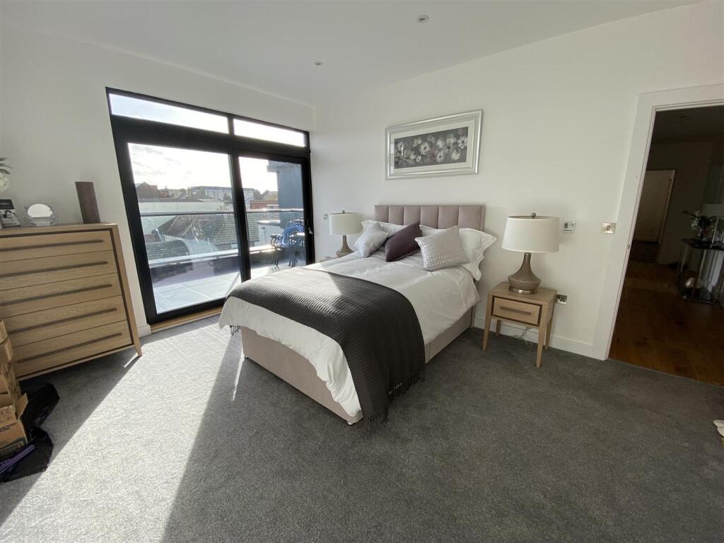 Main image of property: Bun Penny Apartments - Ref 3755