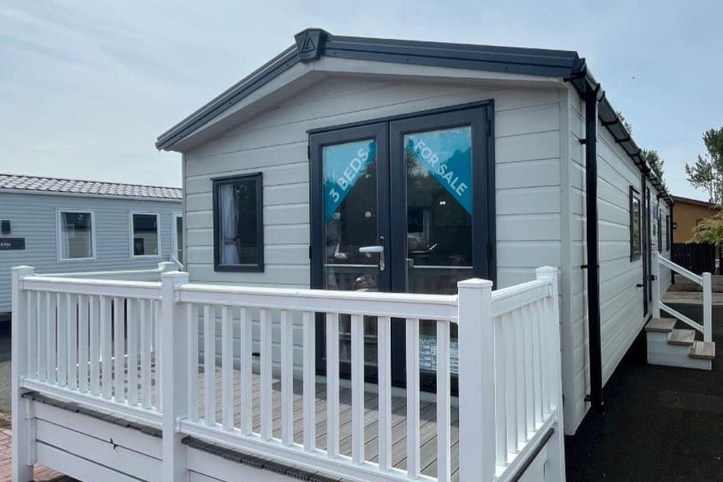 3-bed caravan on Delta Saffron, Seaview Holiday Home Park, Hillcrest, Gwespyr, Flintshire, CH8 9JS, £65,000