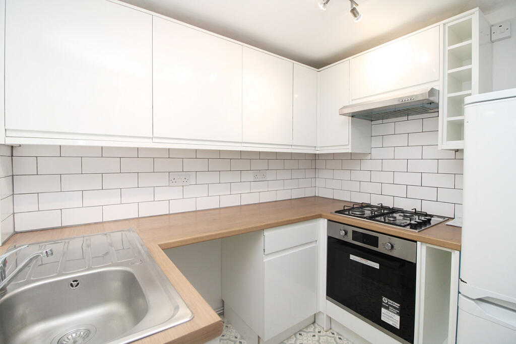 Apartment in Hove, Brunswick - View 4