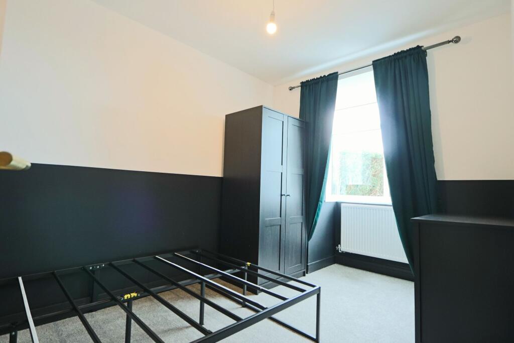 6 bedroom semi-detached house for rent