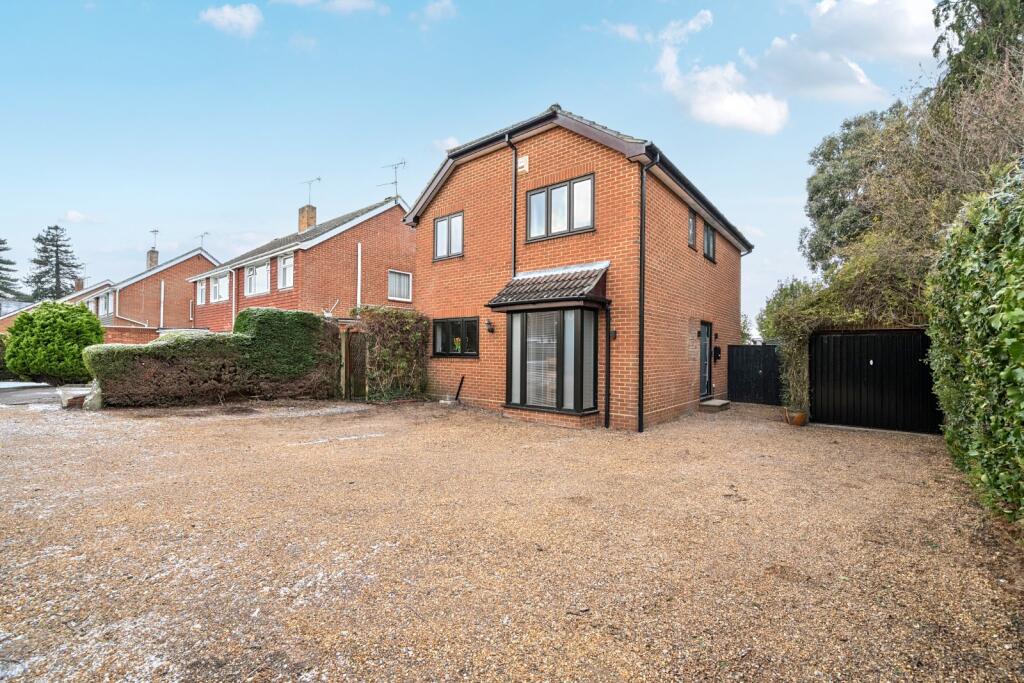Main image of property: Painswick Close, Sarisbury Green, Hampshire, SO31