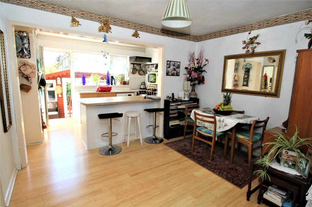 Apartment in East Hampshire, Alton - View 4