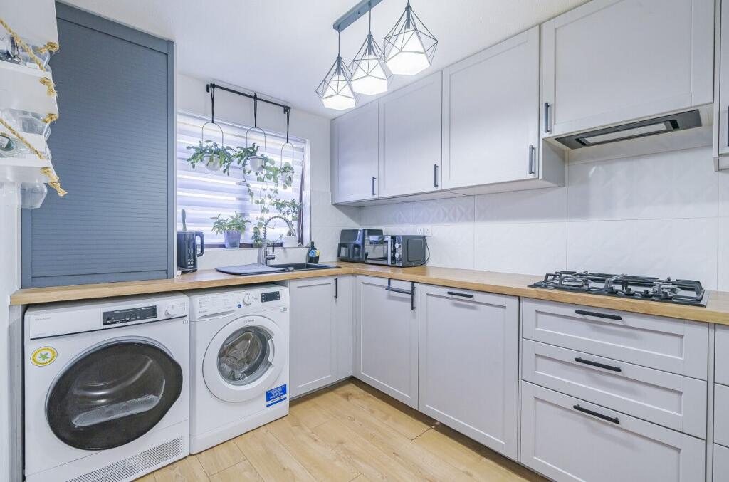 Landseer Court, Andover, SP10 3SW photo 3