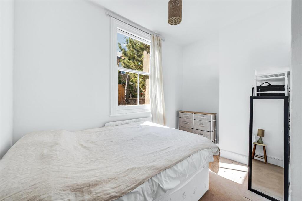 Apartment in London - View 5