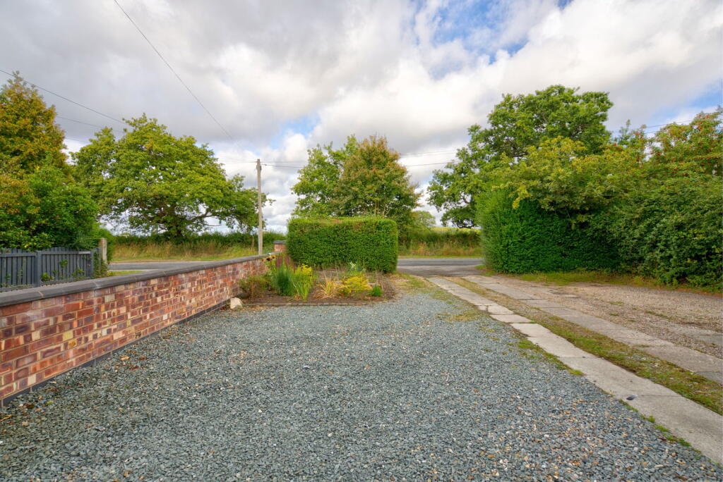 Henley, Long Lane, Saughall, CH1 6DN photo 3