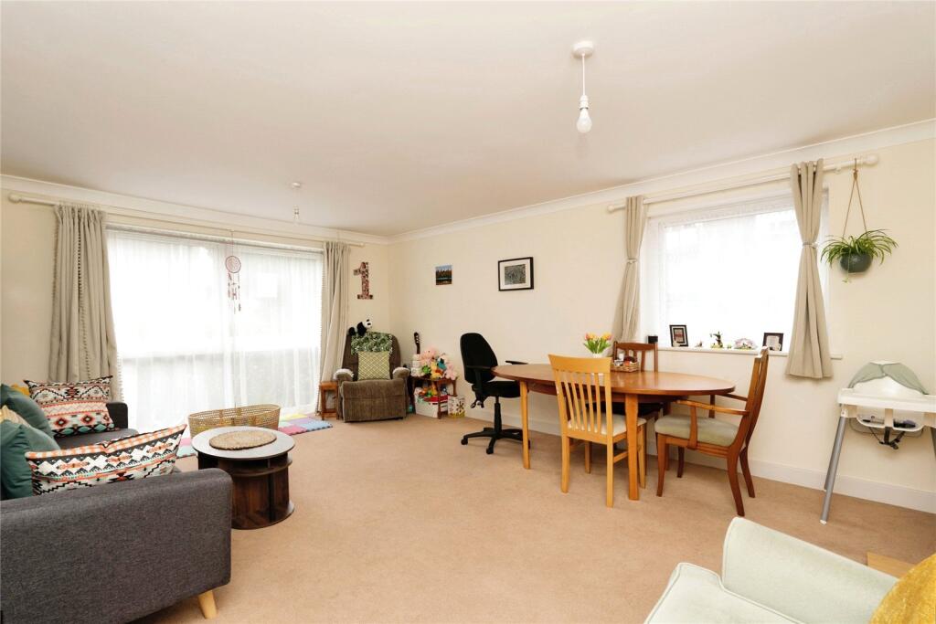 Apartment in Southampton - View 5