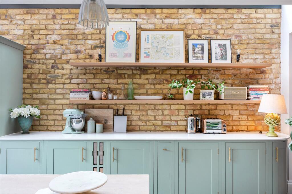 House in London - View 2