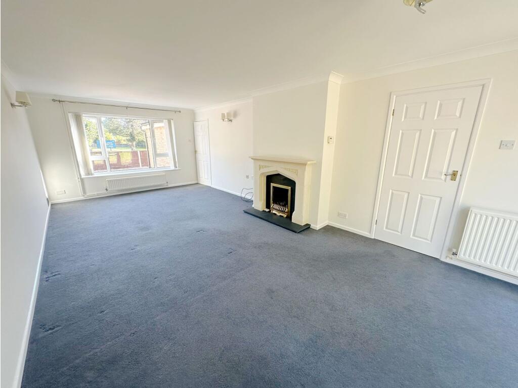 House in Blunham, Central Bedfordshire - More