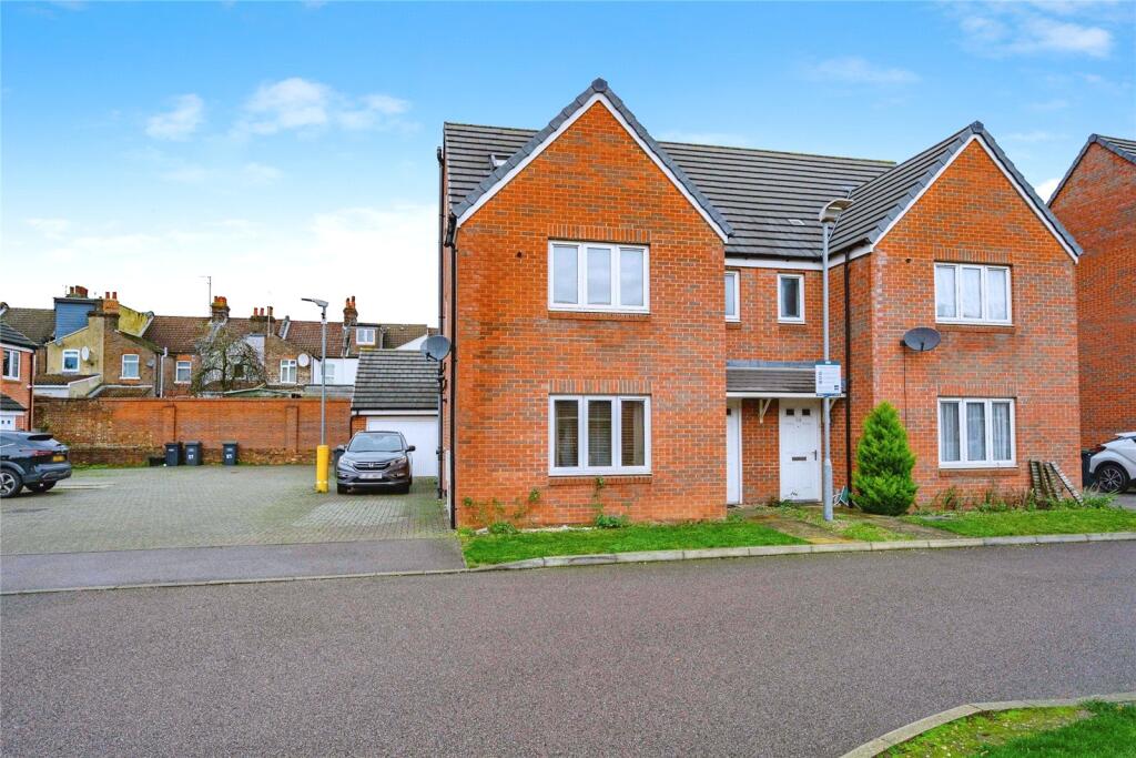 4-bed semi-detached on Guardian Way, Luton, Bedfordshire, LU1, £375,000