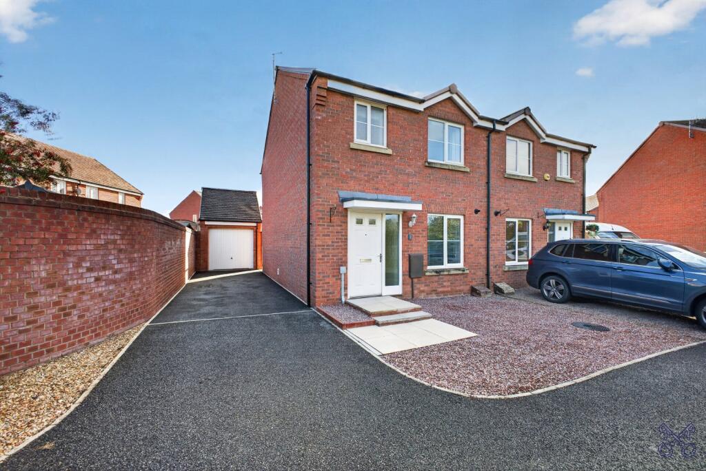 3-bed semi-detached on Ypres Close, Brockhill Village,Norton, Worcester, WR5, £290,000