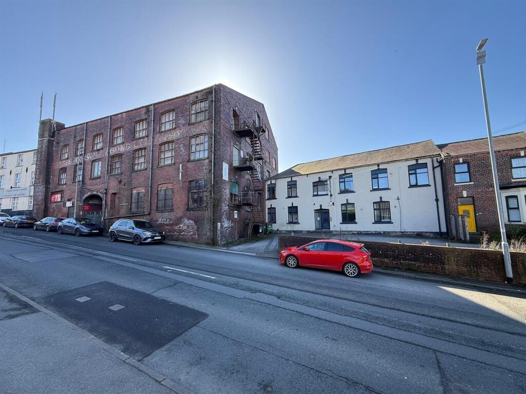 Main image of property: Apartment 7 Swallow Hill Works, 353, Tong Road, Leeds, LS12 4QG