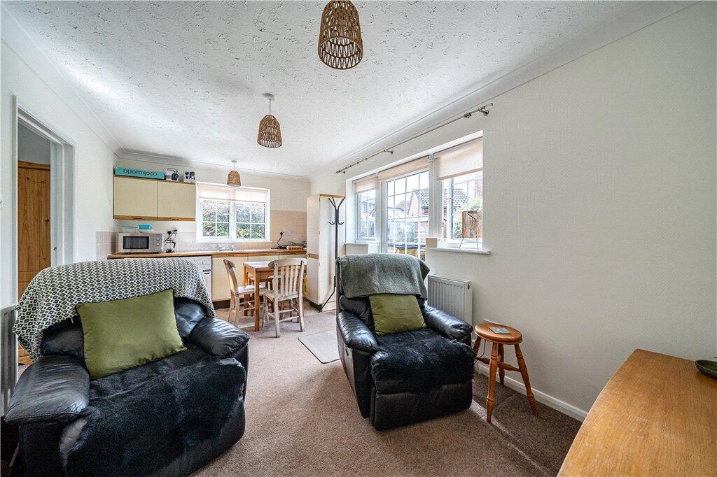 House in Romsey, Tadburn Gardens - More