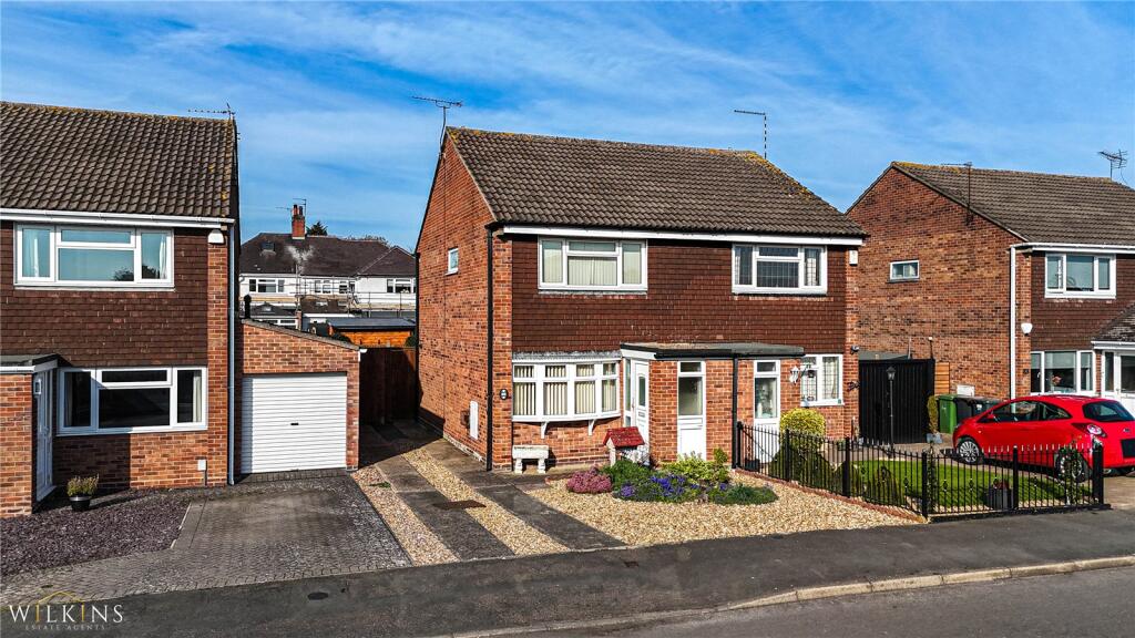 Main image of property: Queensway, Nuneaton, Warwickshire, CV10